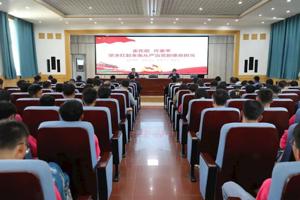 学校党委委员、纪委书记、监察专员张海军为联系基层党组织师生讲授专题党课