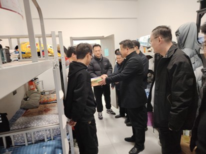 岁末暖人心 走访传真情——机械工程学院开展走访慰问活动